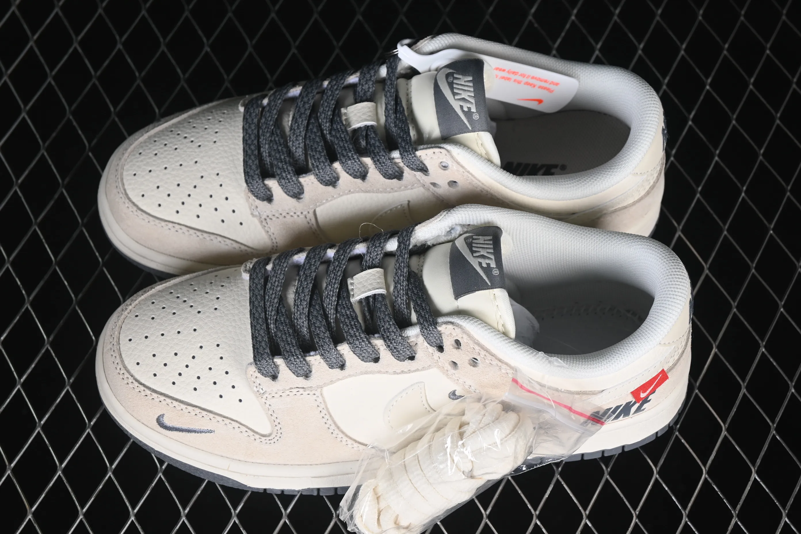 All categories Nk SB Dunk Series Nk SB Dunk Low High-end customized low-top sneakers Nike SB Dunk Low Mihuizhuba leather Anniversary high-end customized low-top casual sneakers DN3168-009